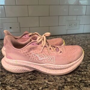 Hoka Pink Mach 6